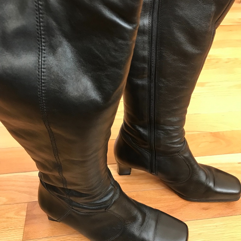 Women’s winter fur lined boots.